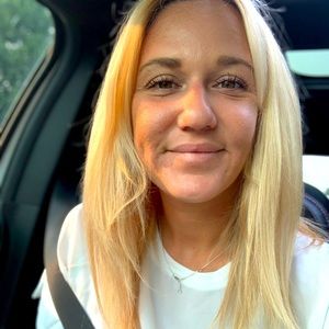 Meet your Posher, Cassandra